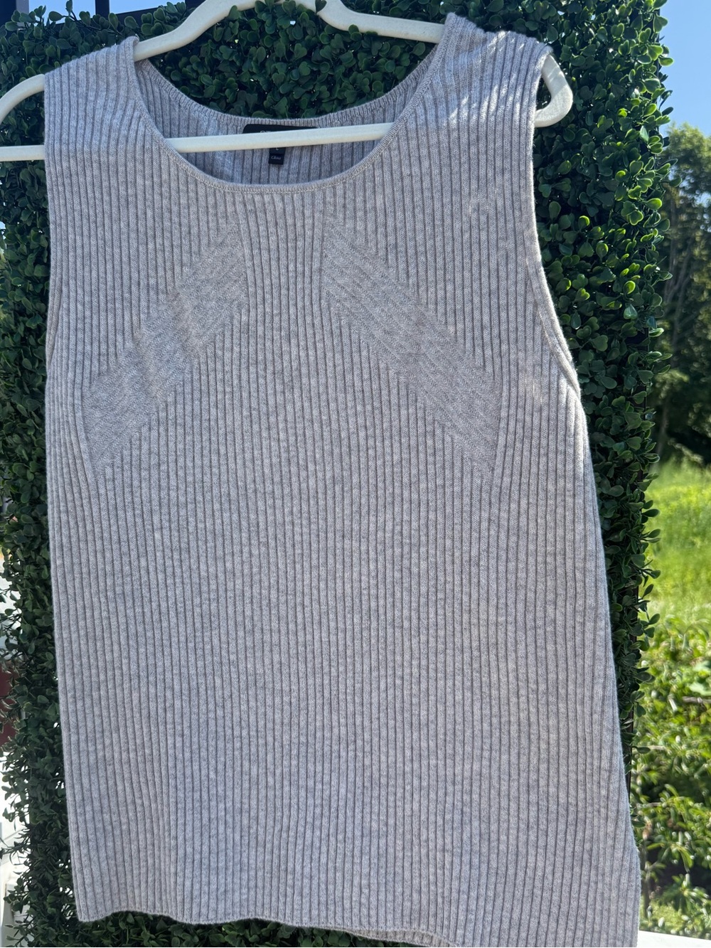 St John 100% Cashmere Sleeveless Blouse minimalist